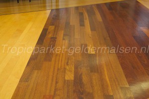 Showroom Merantie hout parket